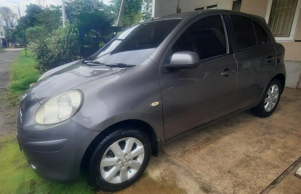 Nissan March XS automatic at 2011