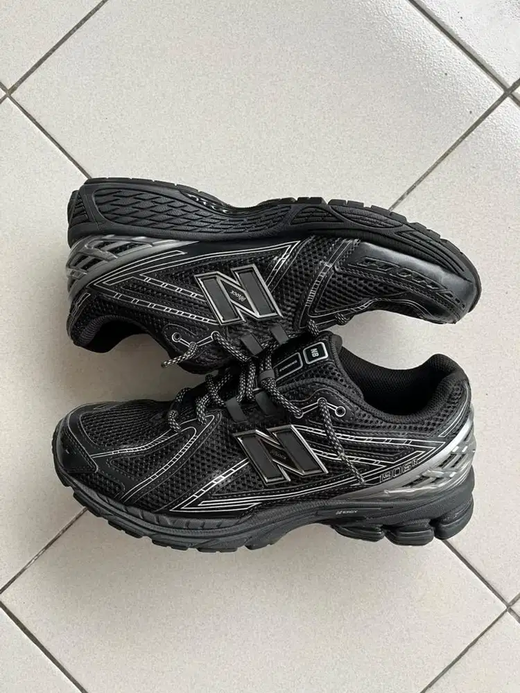 NB 1906R Black Silver