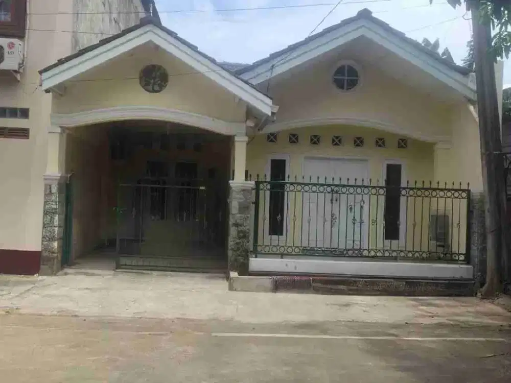 Disewakan rumah 1lt dengan harga 45jt/ tahun
