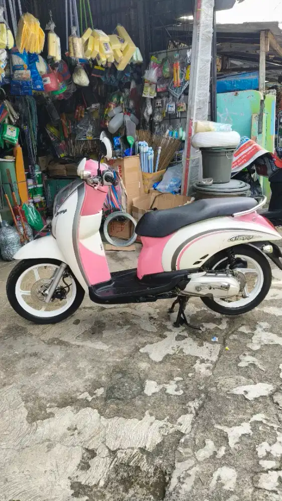 Honda Scoopy Karbu th 2011 Mulus Orisinil Pajak Hidup