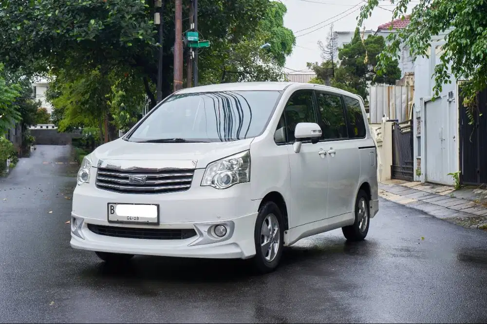 Toyota nav1 (2013)