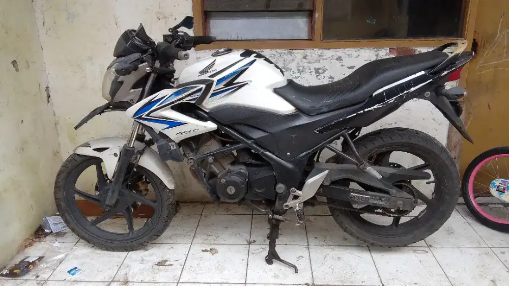 Jual motor CBR 150 THN 2013