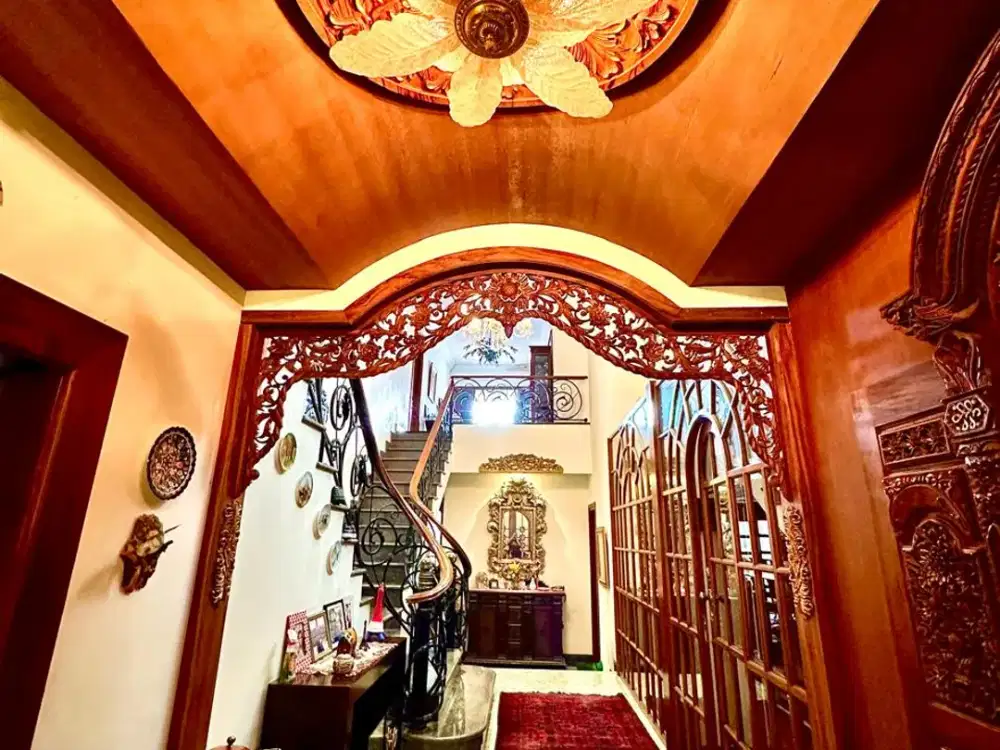 Dijual Rumah Mewah 2 Lantai Mediteranian Style, Finishing Mewah dengan Granite dan Marmer di Area Elite Bangka, Jakarta Selatan