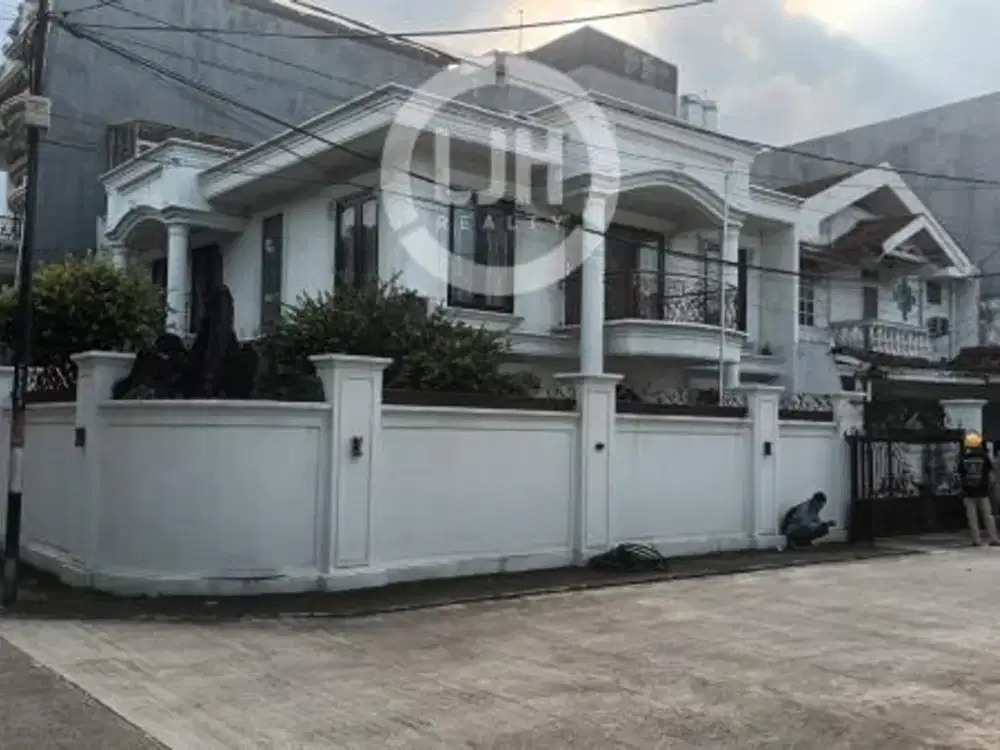 Rumah  Mewah Semi Furnish di Janu Indah, Kelapa Gading, Jakarta Utara
