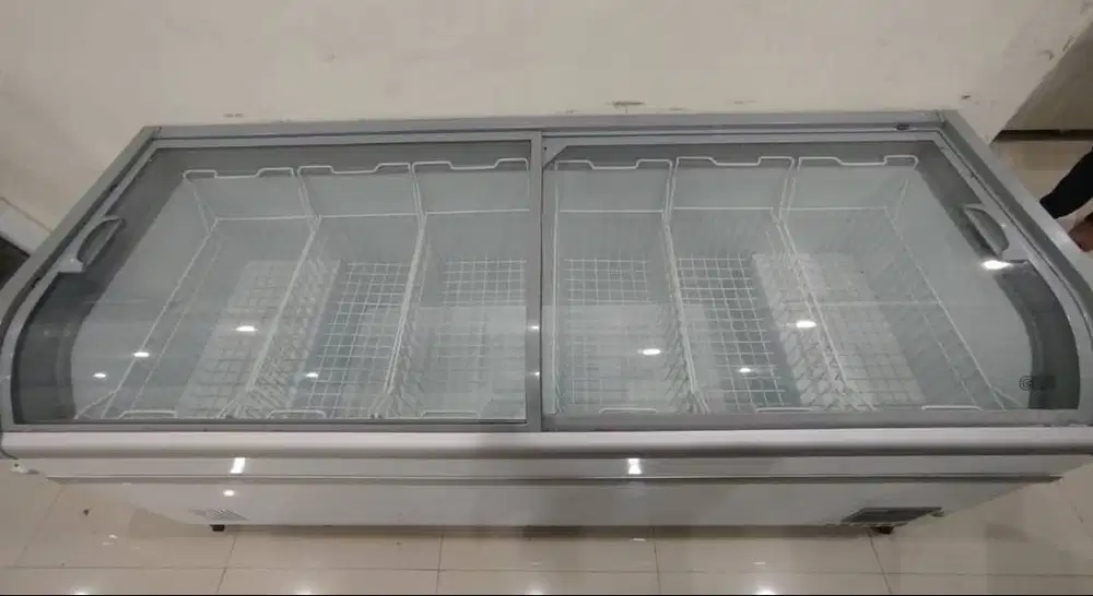 Freezer Display Curve Sliding Glass merk Gea 700 Liter
