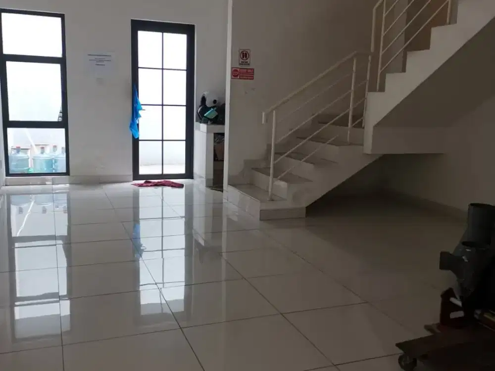 Ruko 3 Lantai Lokasi Ramai dan Strategis di Menteng Metland, Cakung, Jakarta Timur