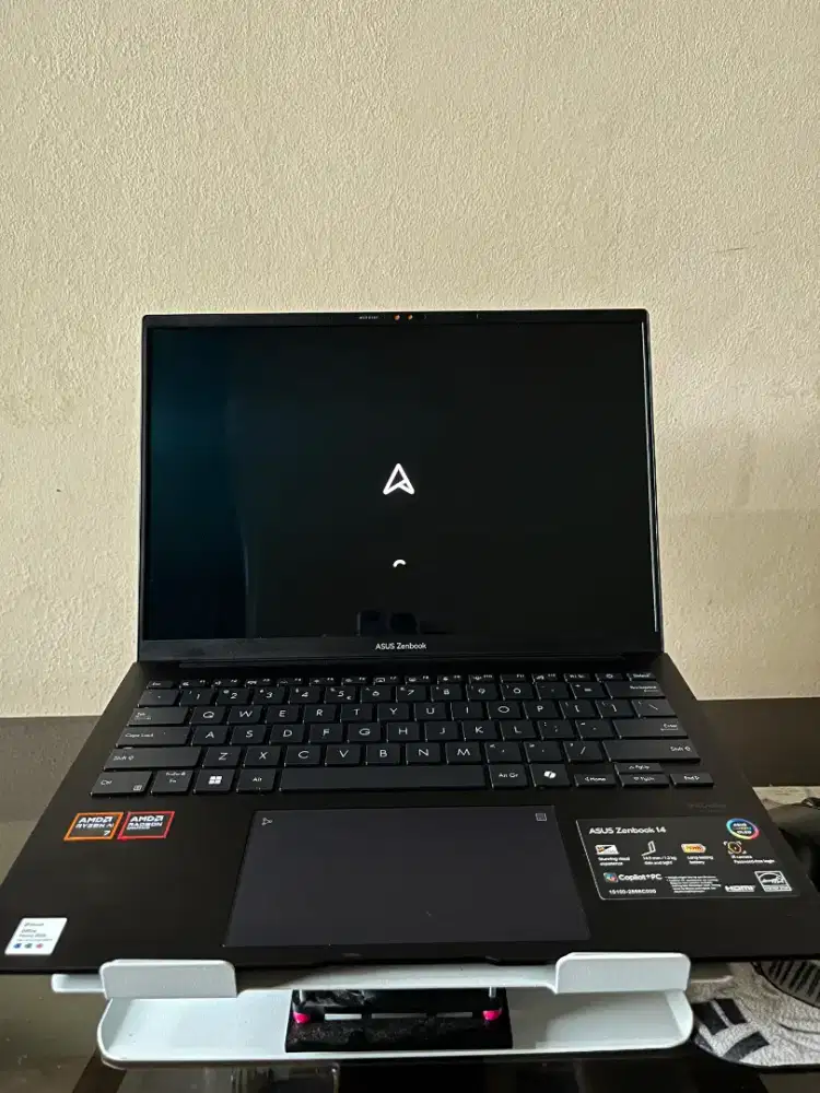 Asus zenbook 14 oled Ryzen Ai 7 RAM 32gb SSD 1Tb