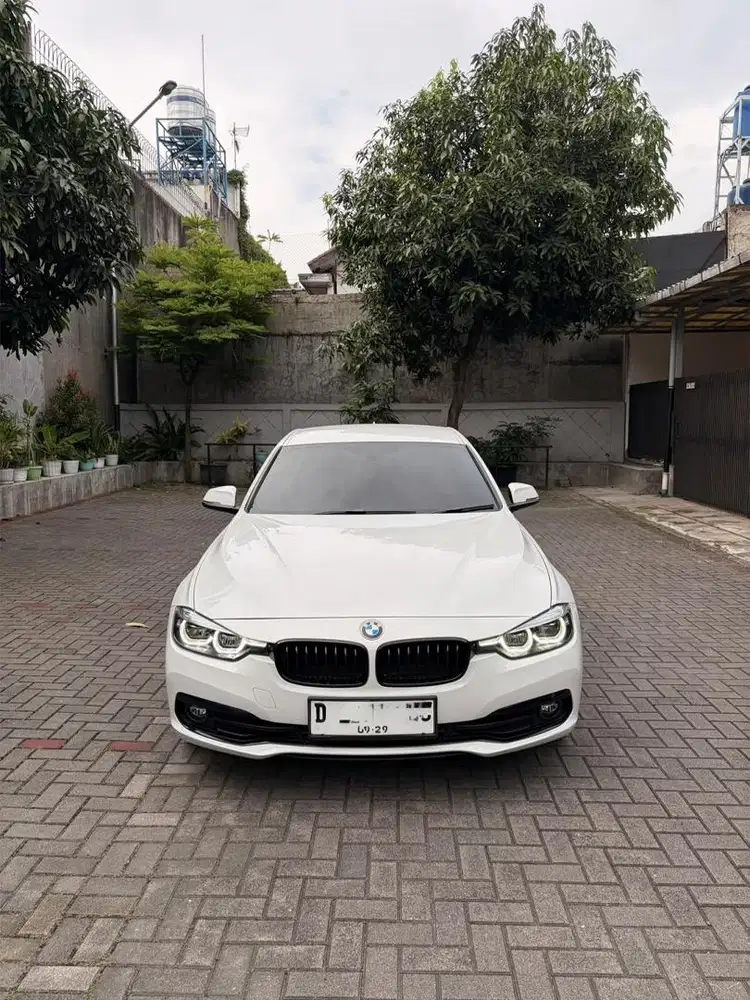 BMW 320i tahun 2019