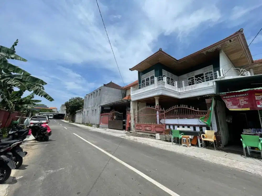 Turun Harga! Rumah 7 Kamar Strategis Kuta (DB)