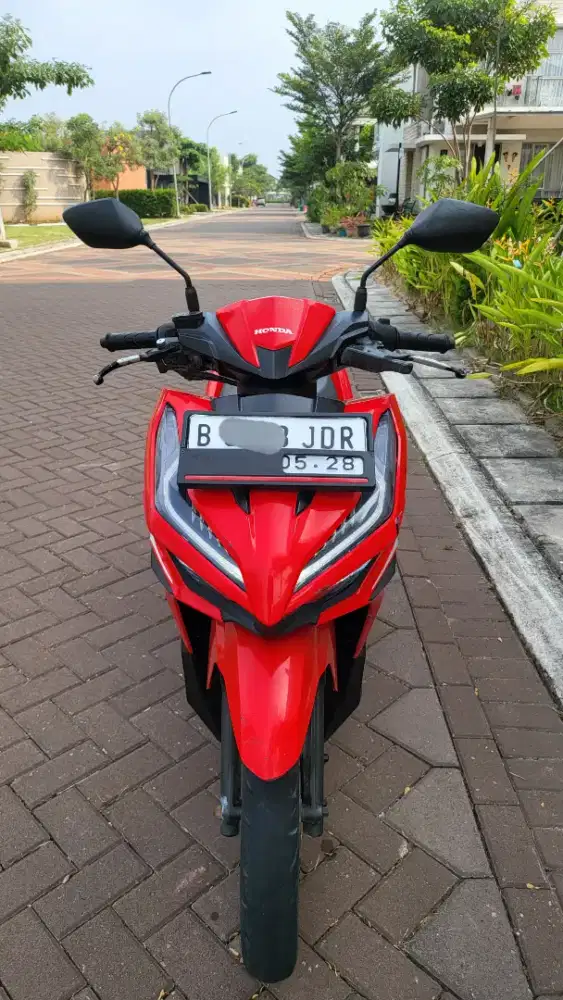 Vario 125 cc tahun 2023 warna merah