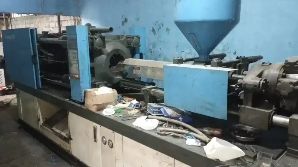 Mesin moulding injeksi 160 ton