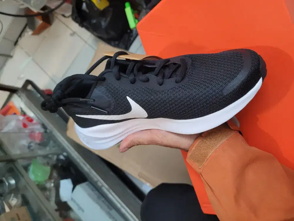 Sepatu lari nike women