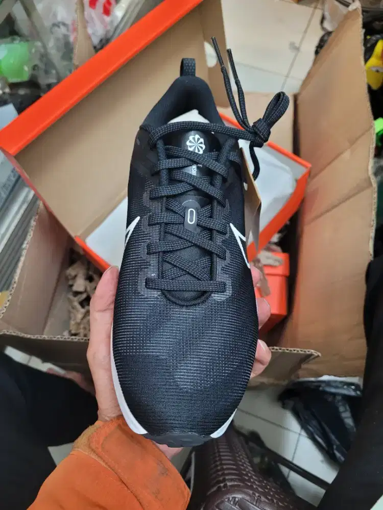 Sepatu lari nike
