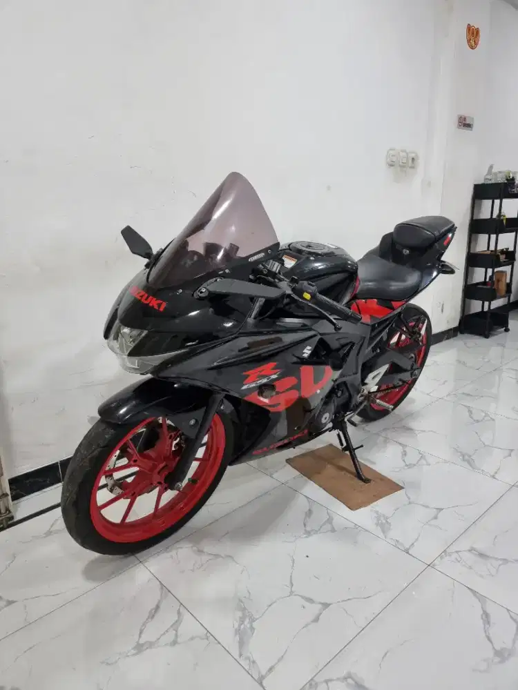 Suzuki GSX R 150 Keyless LED Fi 2020 bln 6 Sudah hazard