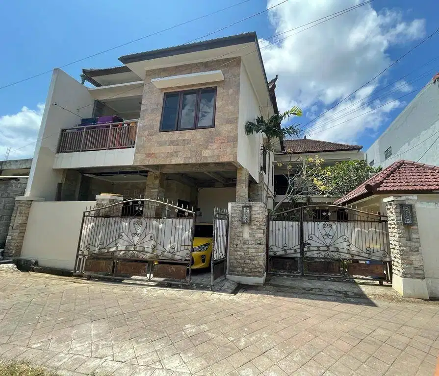 Dijual Rumah tinggal 3 Kamar Plus Guest house 6 kmr di Jimbaran Bali