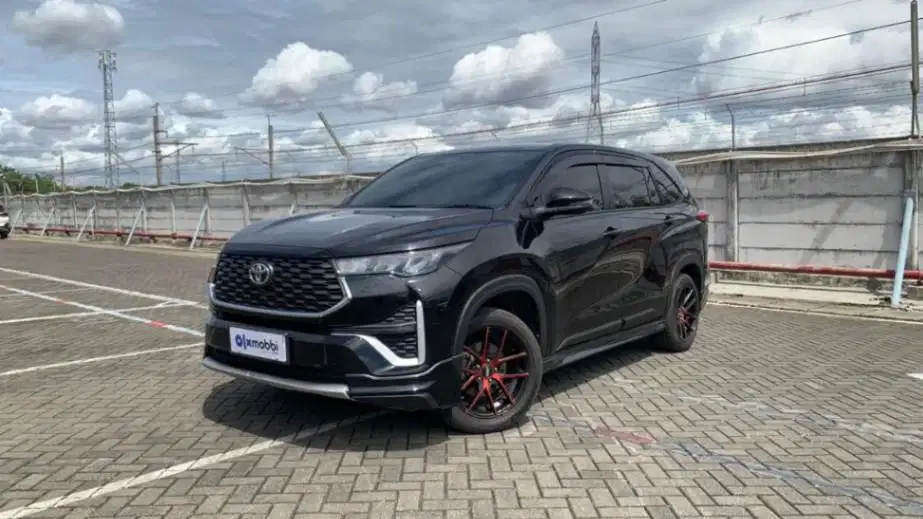 TDP 16JT, Toyota Kijang Innova 2.0 Zenix G CVT Bensin-AT Hitam 2023