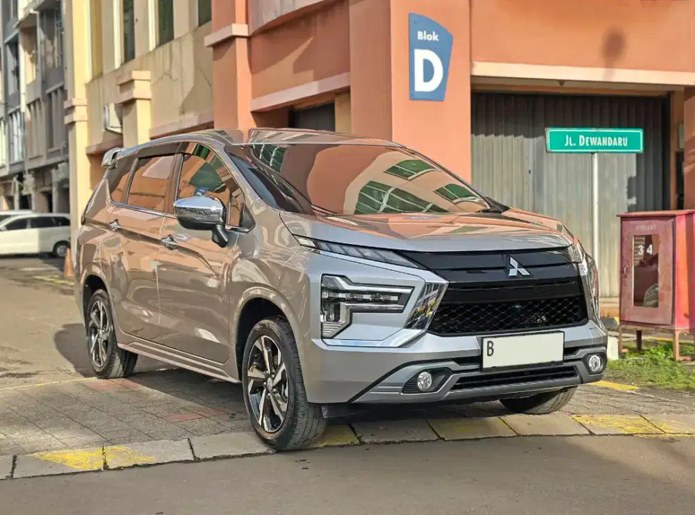 KM 10rb Xpander Ultimate 2024 AT matic silver new mitsubishi bs TT