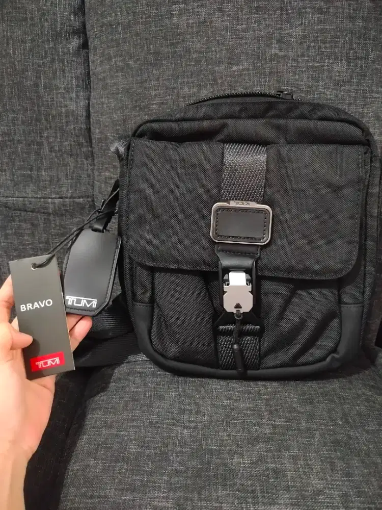 Tas Tumi sling bag bravo