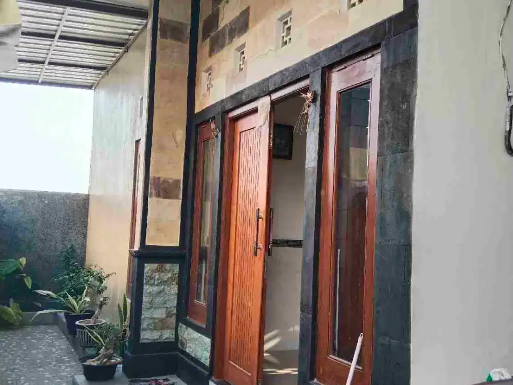 Disewakan rumah lantai 2 bersih dan nyaman subak blaki view sawah