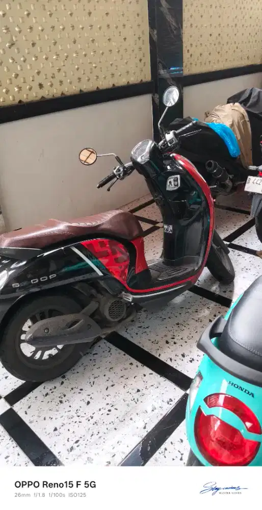 Saya mau jual motor Honda Scoopy 2021