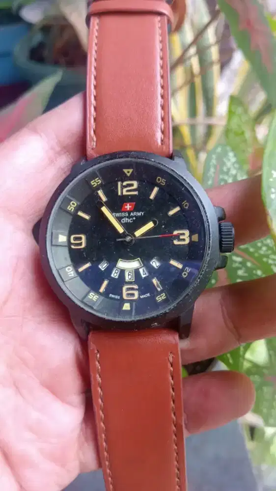 Jam tangan pria swiss army