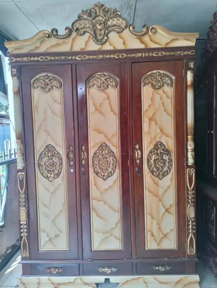 lemari pakaian jati Jepara asli