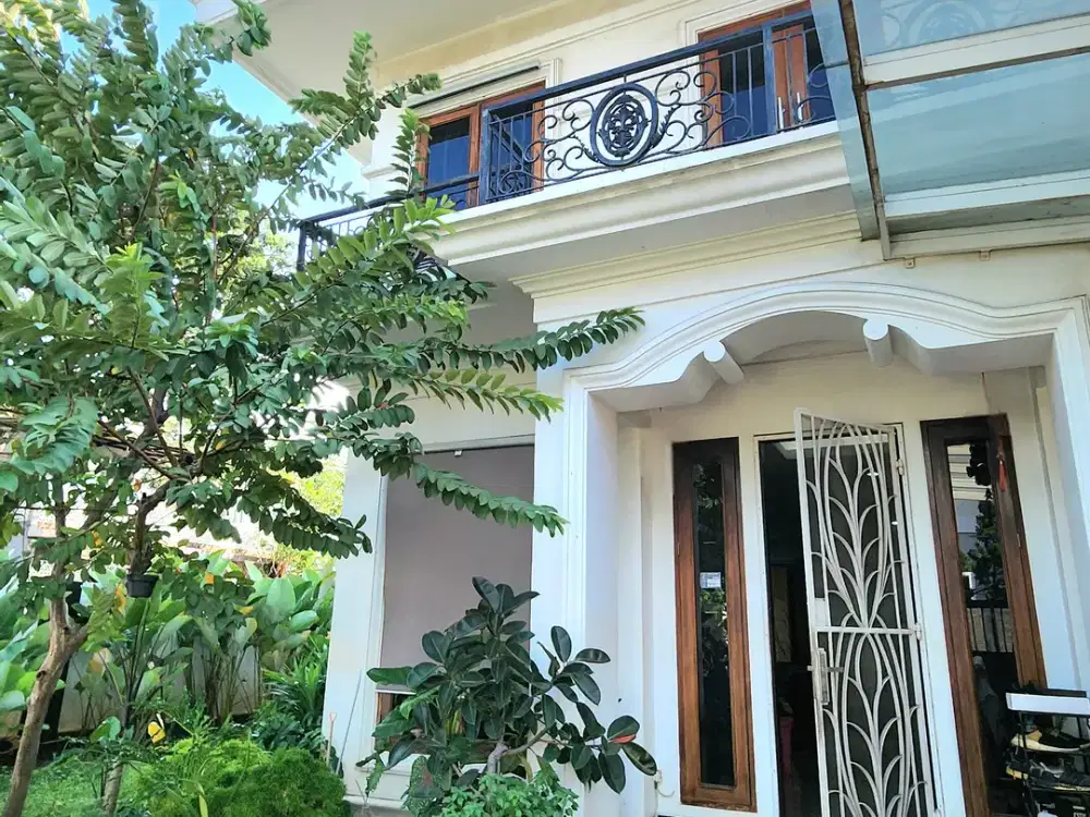 RUMAH HOOK DUTA GARDEN HADAP SELATAN TIMUR FURNISHED