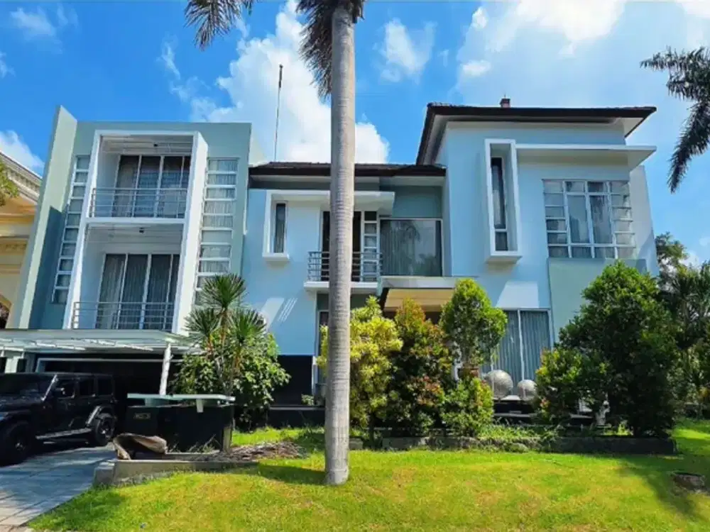 Rumah Vila Bukit Regency 1 Ada kolam renang dan Jacuzzi Row jalan 3 mobil