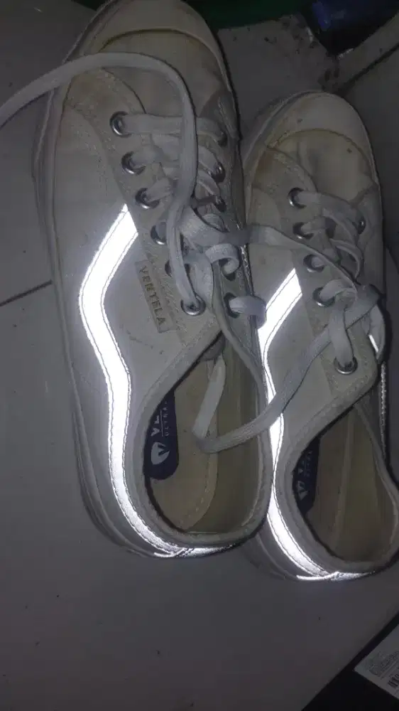 Sepatu ventela putih size 41