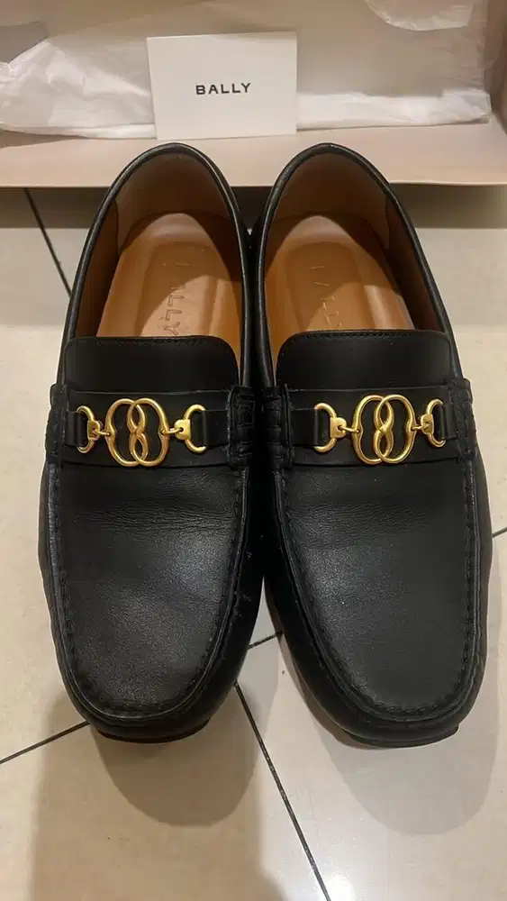 Sepatu Pria, no 41,5, merk BALLY