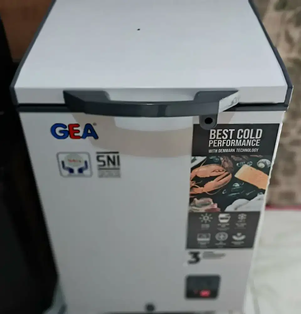 Freezer Box GEA 100L Baru Mulus