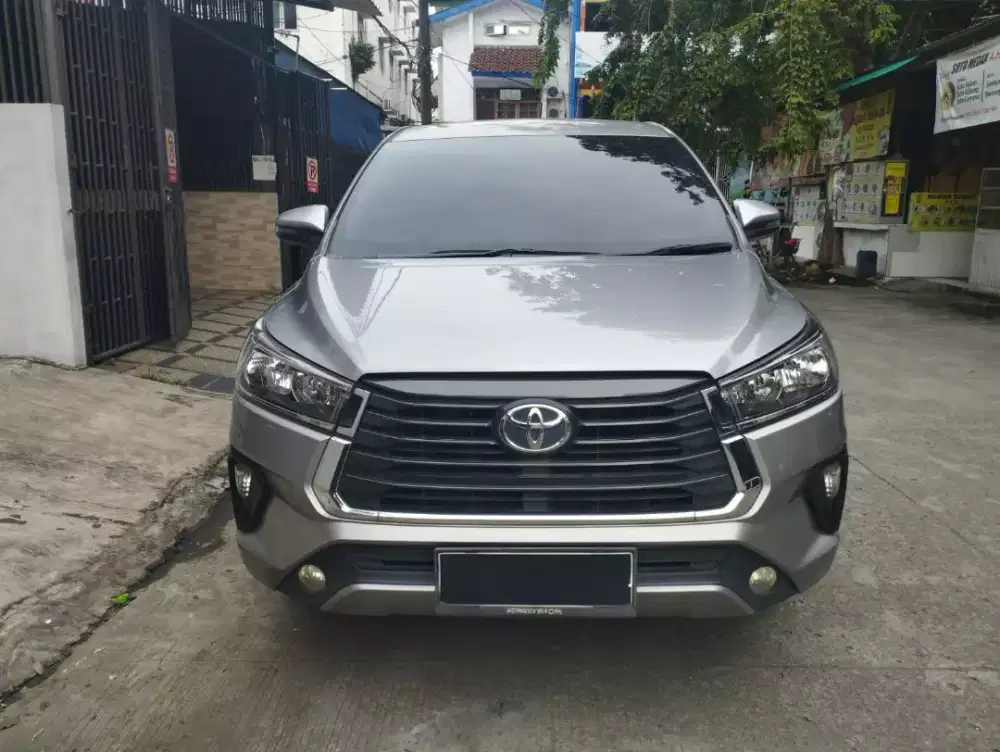 Toyota New Innova G 2021 AT, silver mulus ,terawat  seperti baru