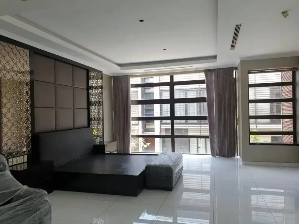 Jarang ada   DIJUAL RUMAH DI PLATINUM GRAHA FAMILY , SURABAYA BARAT Siap huni dengan interior mewah dari Francis Interior
