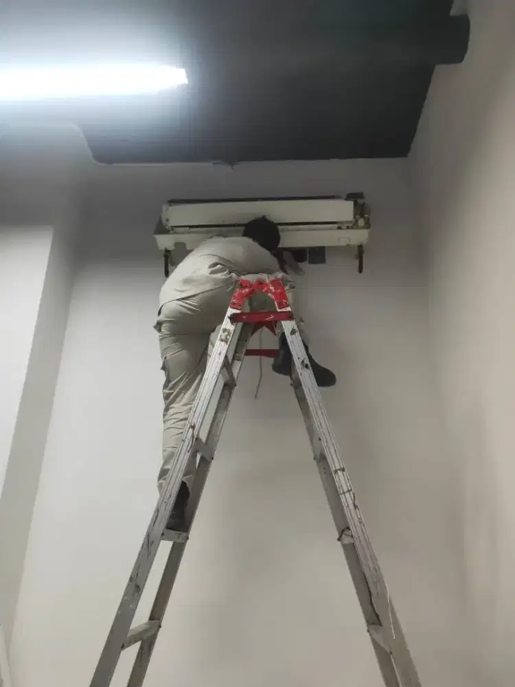 Tukang listrik panggilan