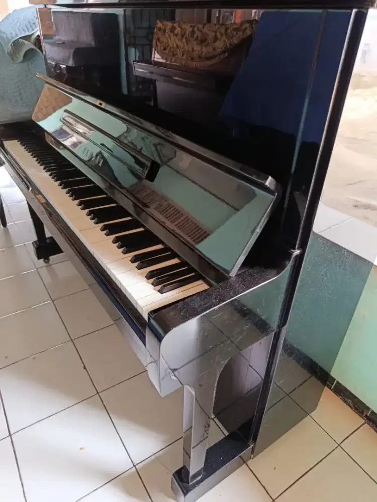 Yamaha Upright Piano U1 H