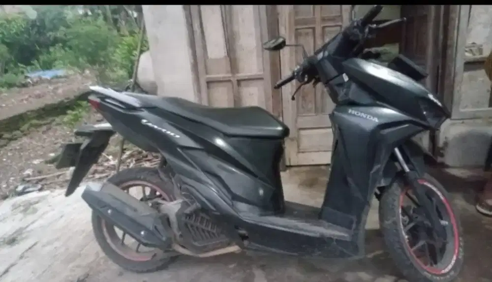 Dijual vario 2021 warna hitam doff eblem timbul