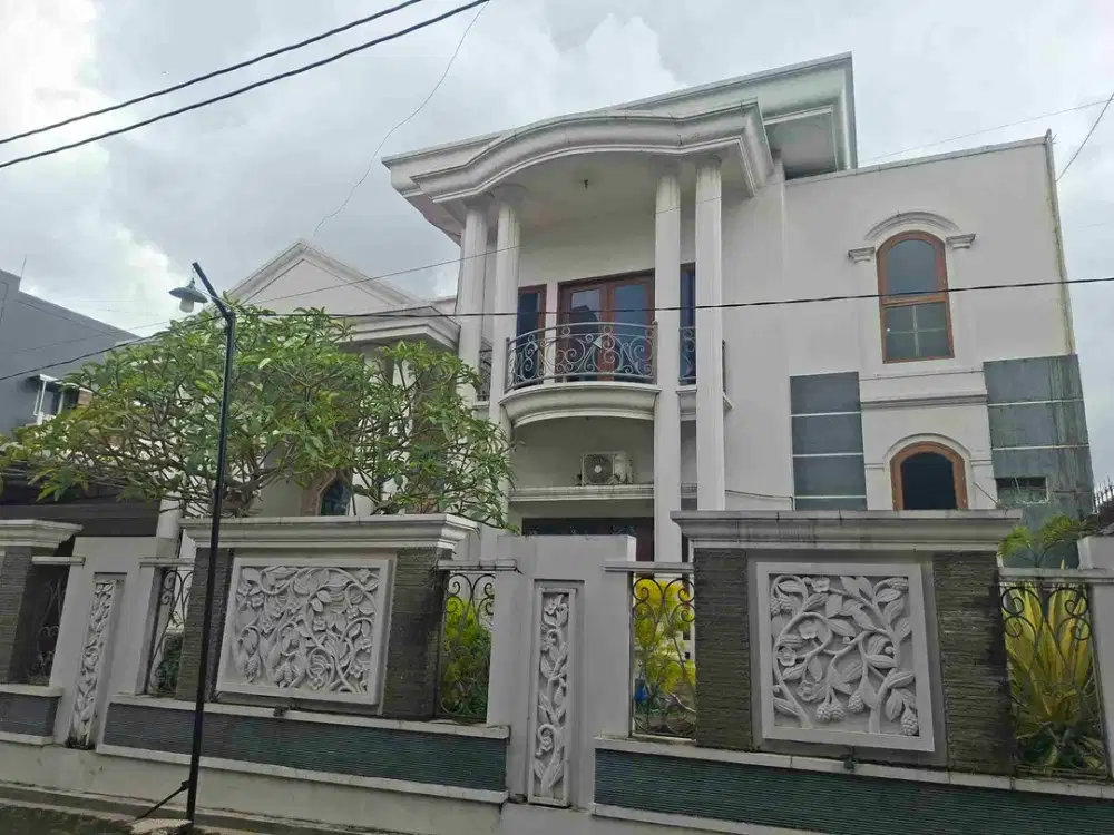 Rumah Mewah Ada Kolam Renang di Bulusan Tembalang Banyumanik Semarang