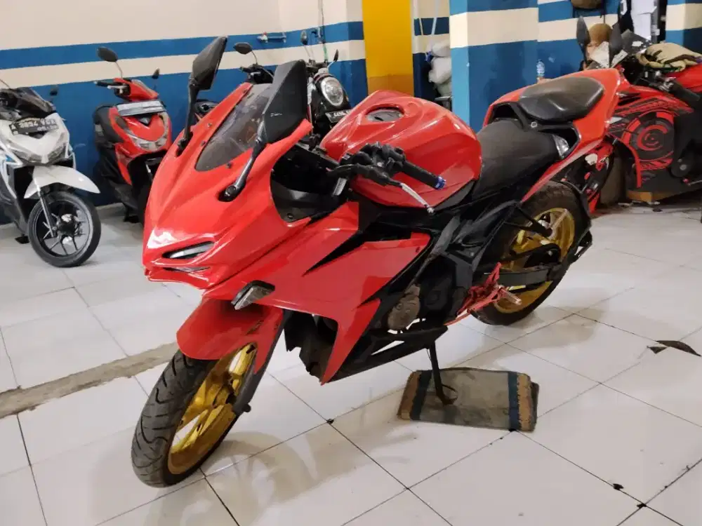 dijual honda cbr feslif 2017 siap pakai super mulus