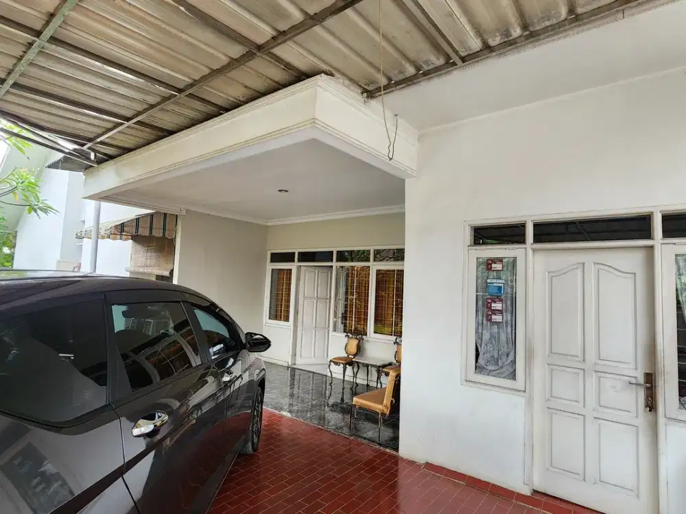 Rumah Hoek Siap Huni Dalam Komplek di Kayu Putih S8774