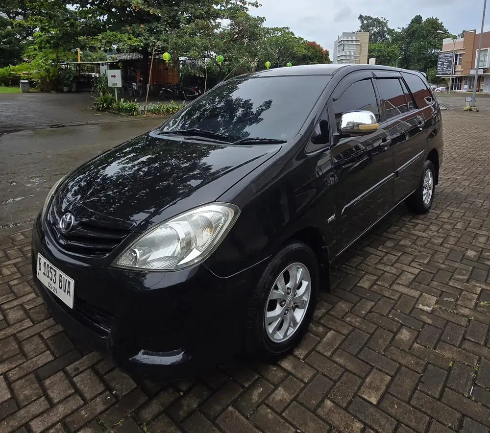 Toyota Kijang Innova 2011 Bensin