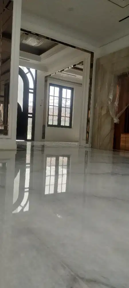 Menyediakan jasa pemasangan dan pemolesan marble atau granite