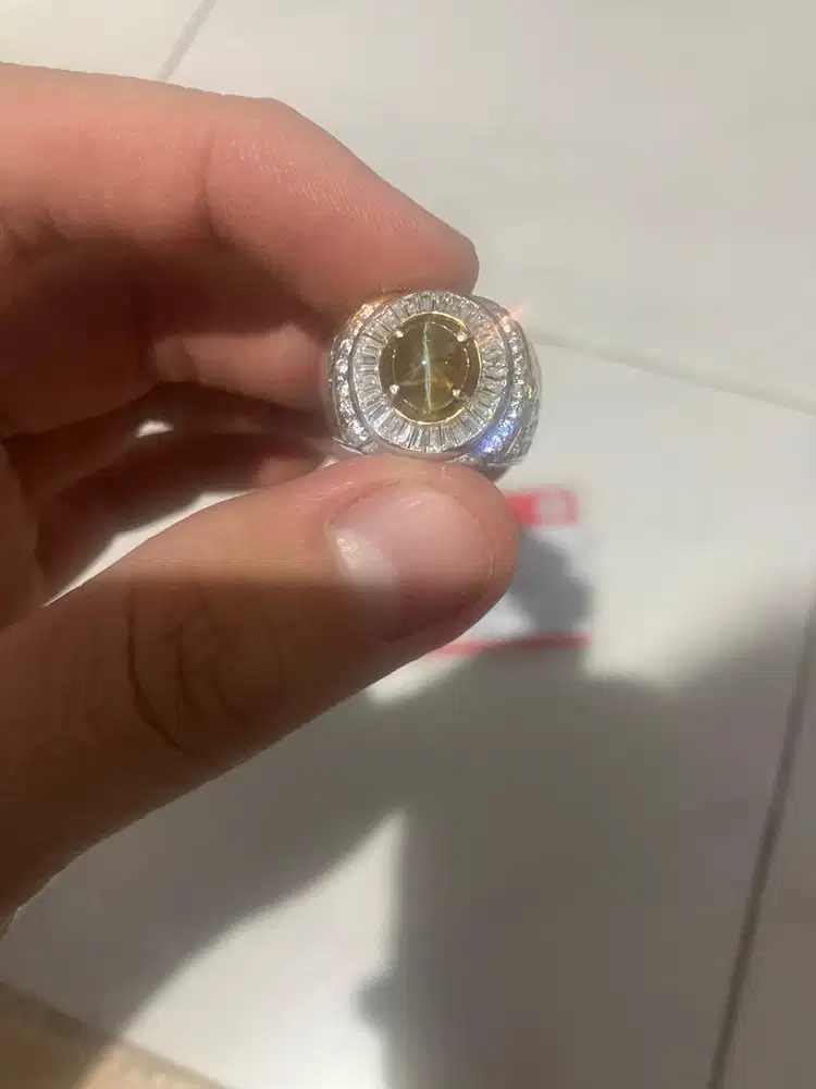 Natural cat eye chrysoberyl