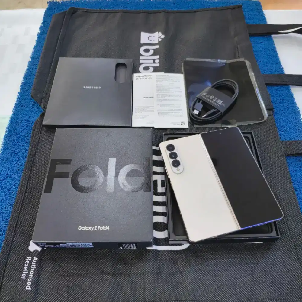 Samsung Z Fold 4 12/512GB 99% Mulusd like new Ex Garansi resmi Sein