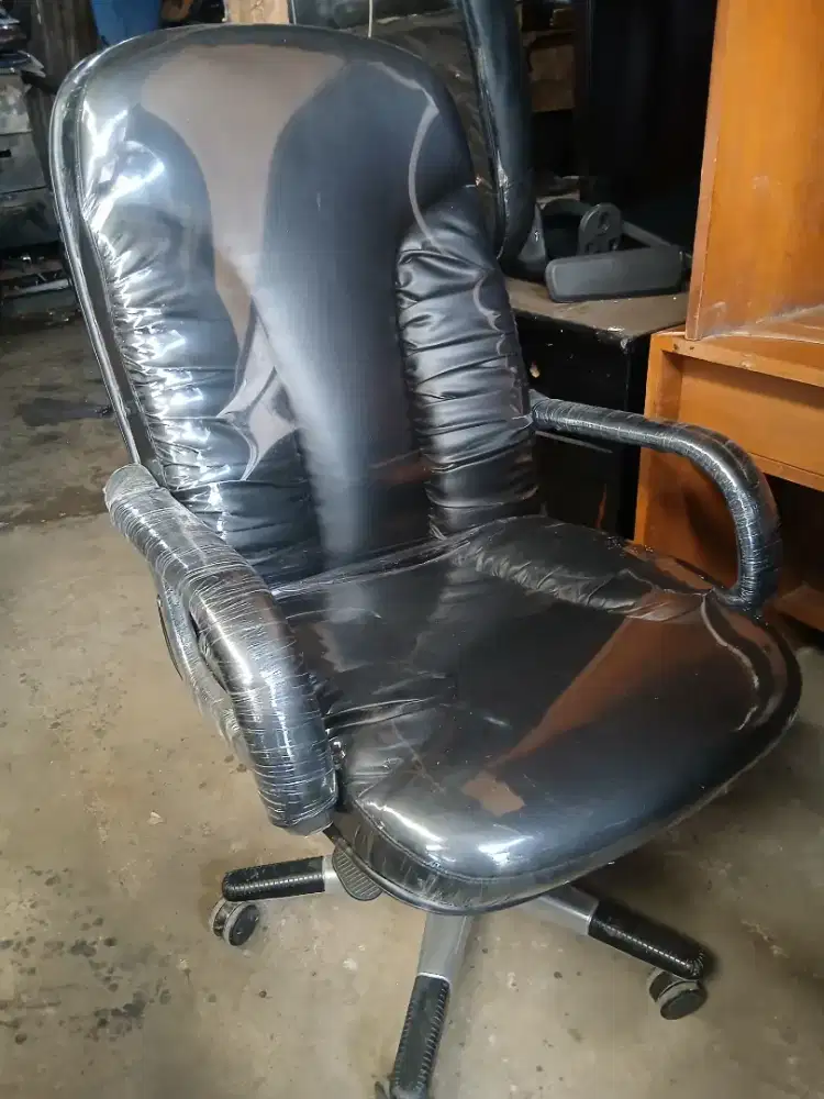 kursi kantor direktur