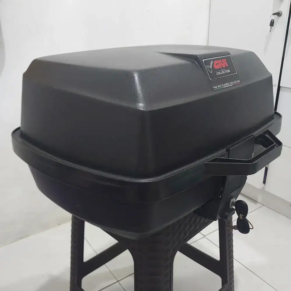 BOX MOTOR GIVI E20 CLASSIC BEKAS
