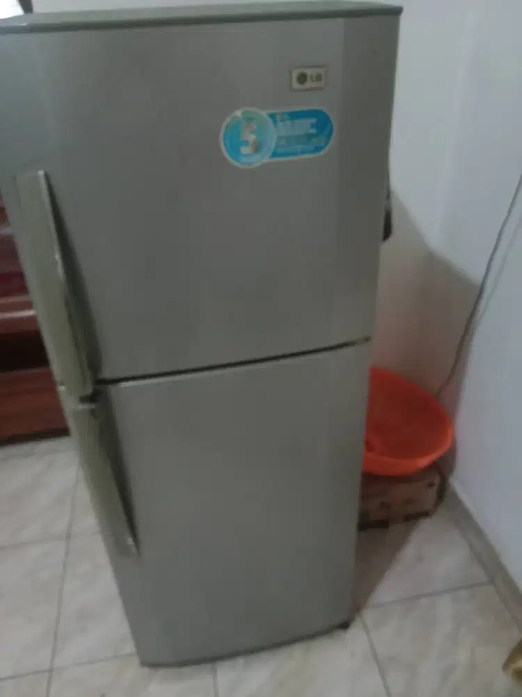 Kulkas LG dijual