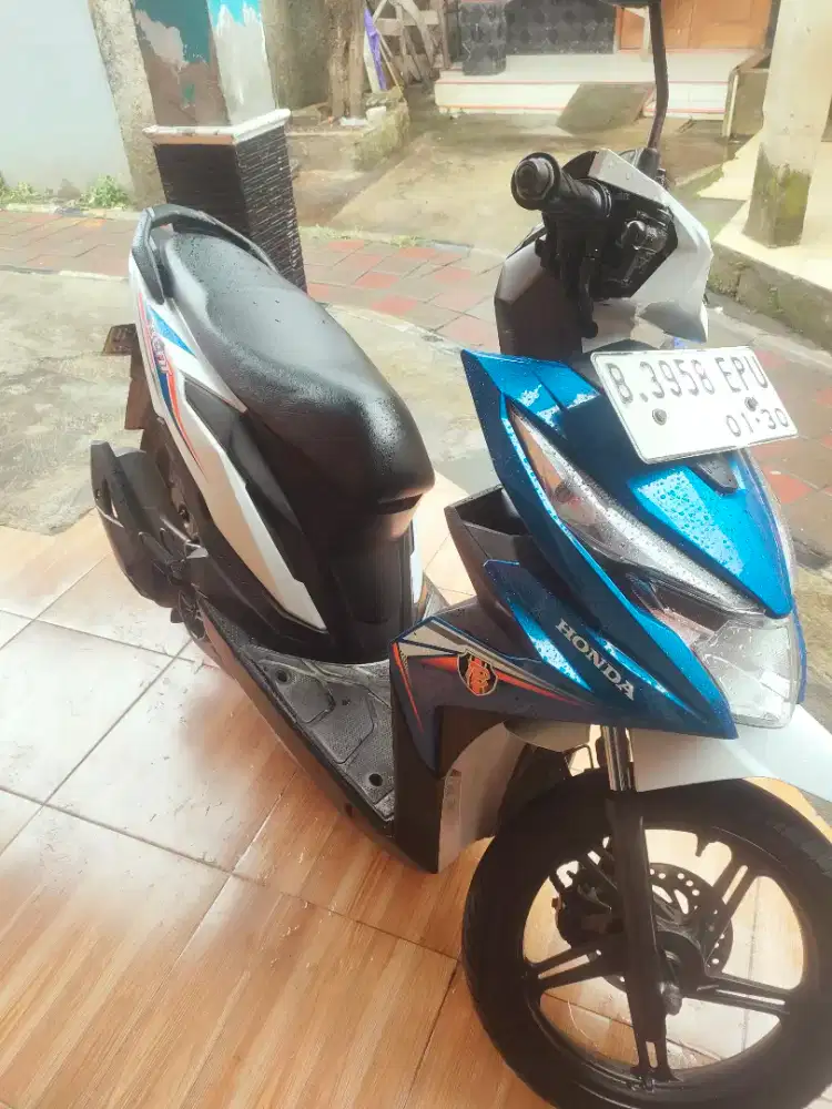 Beat 2019 biru putih