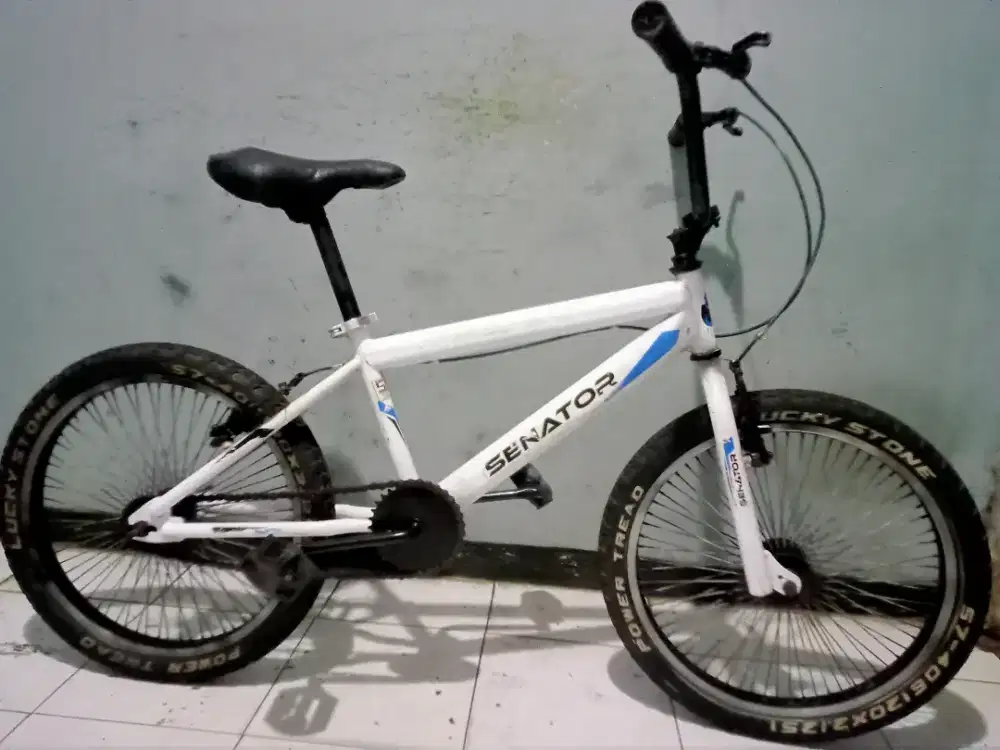Dijual sepeda BMX SENATOR barang msih bgus ban tebal amn tinggal pakai