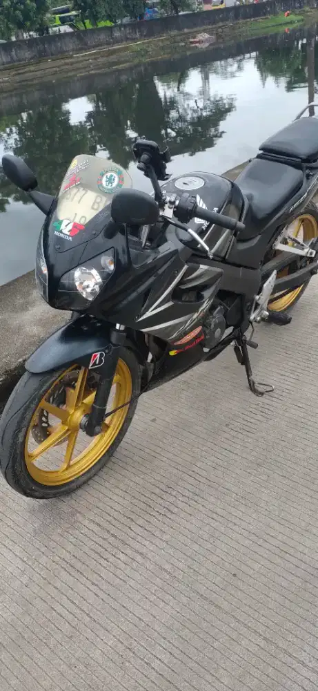 Cbr old 2007 hitam