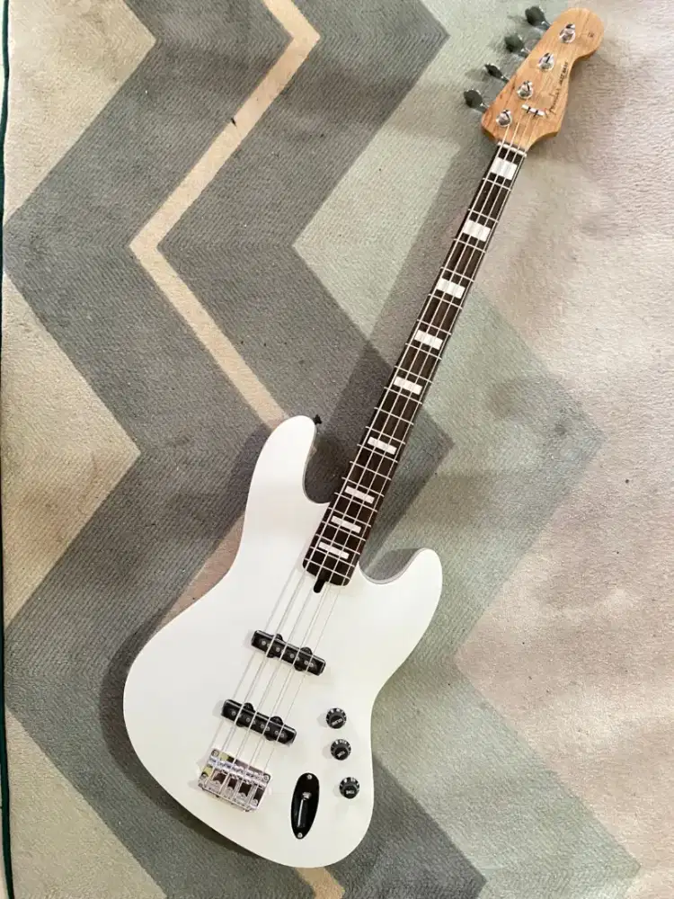 Bass fender aerodyne 4st replika aktif